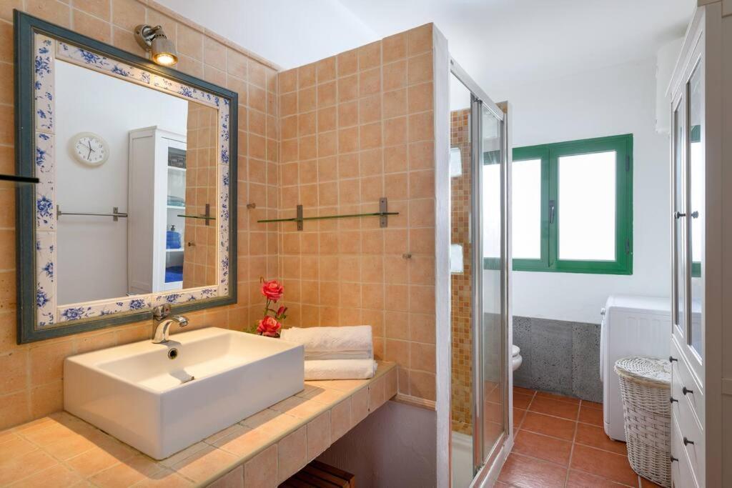 Hermosa Casa Vacacional, Muy Cerca A La Playa. Guatiza Exterior foto